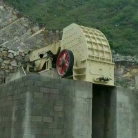 1512型重锤式破碎机